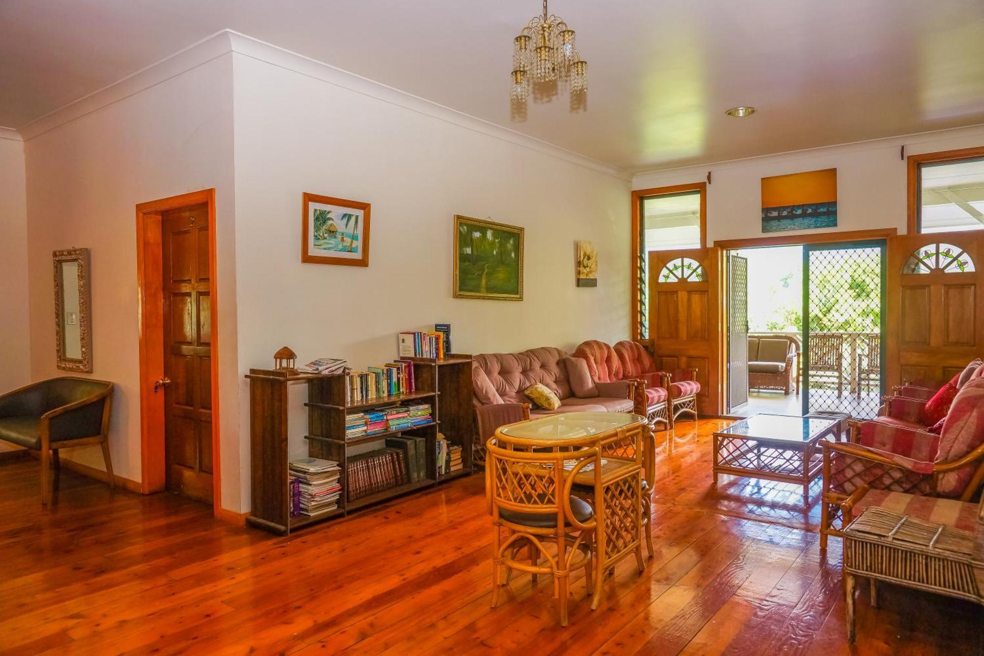 Lynn'S Getaway Hotel Apia Bagian luar foto