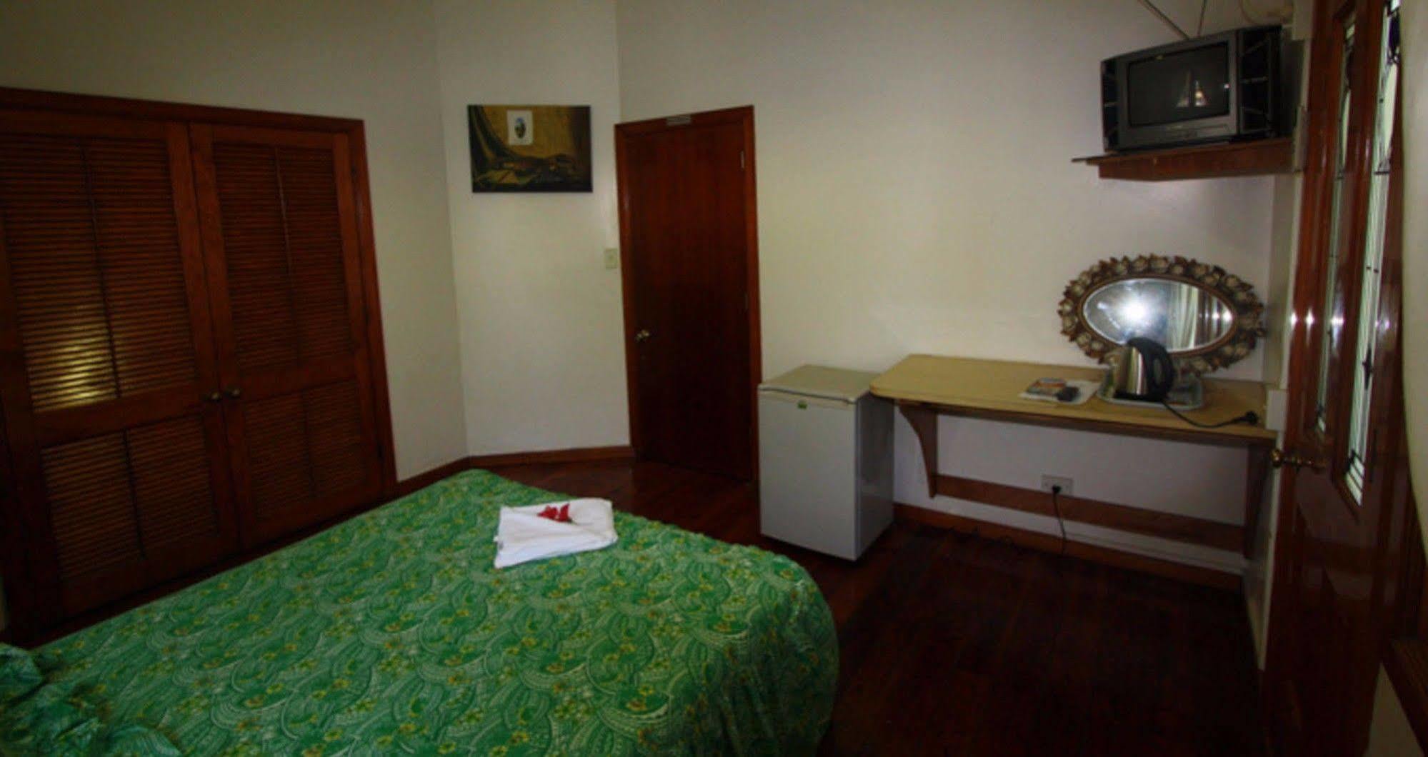 Lynn'S Getaway Hotel Apia Bagian luar foto